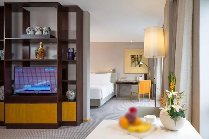 Room 30 of 87