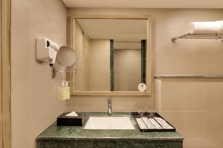 Room 32 of 57