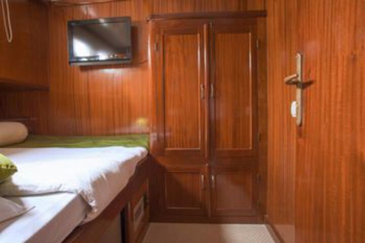 Room 9 of 19