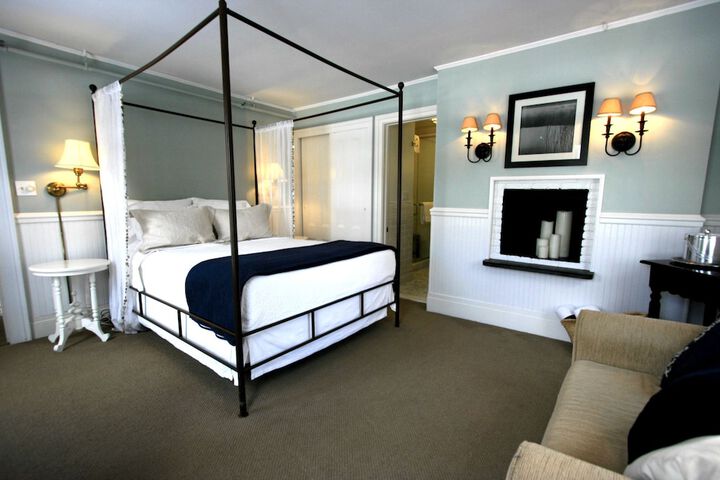 Room 2 of 49
