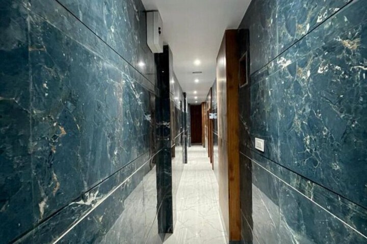 Room 6 of 8