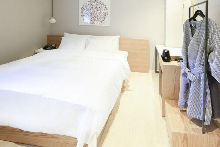 Room 14 of 28