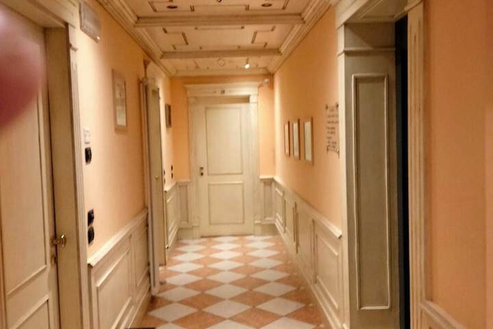 Ballroom/Hall 63 of 76