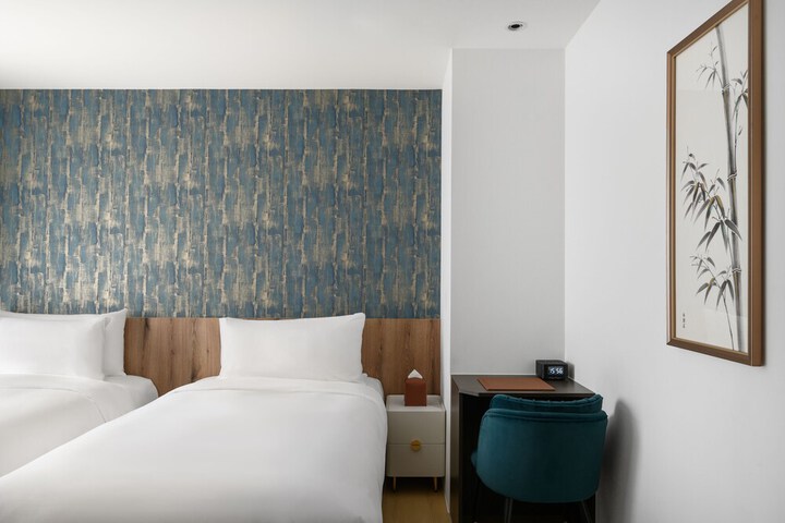 Room 8 of 46