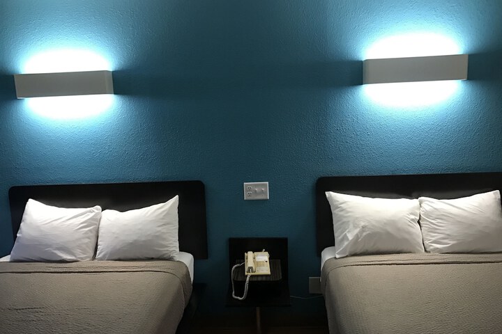 2 Double Beds (11 of 13)