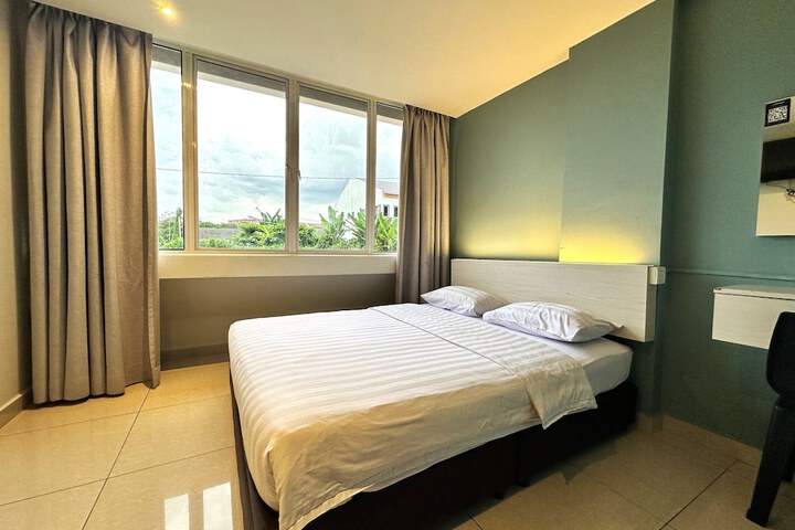 Room 7 of 33