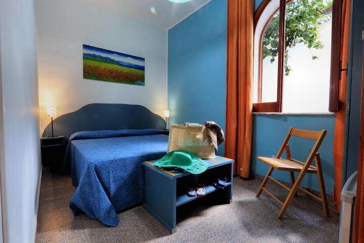 Room 10 of 68