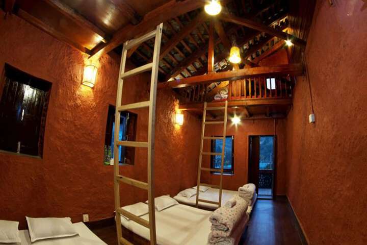 Room 8 of 33