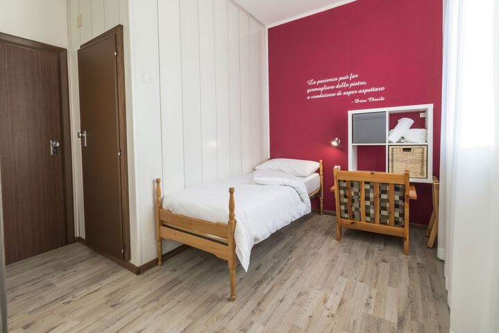 Room 4 of 11