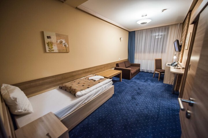 Room 5 of 39