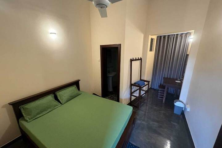 Room 5 of 10