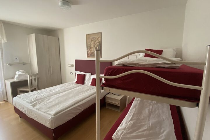 Room 27 of 148