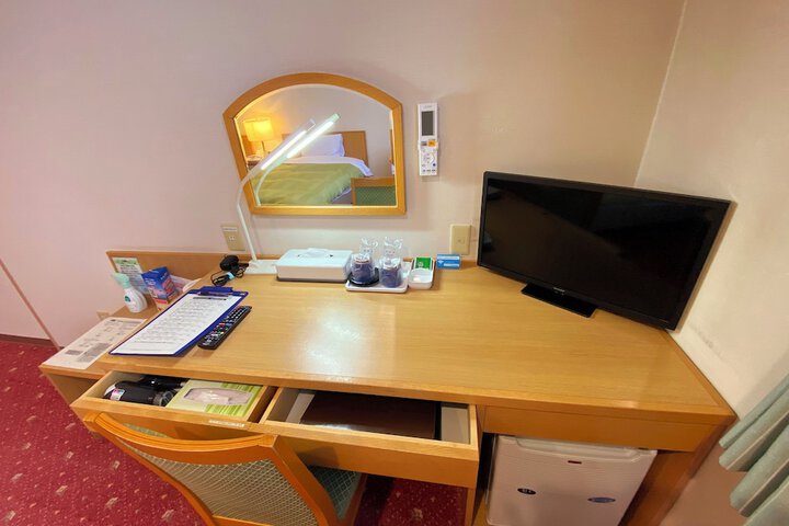 Room 10 of 35