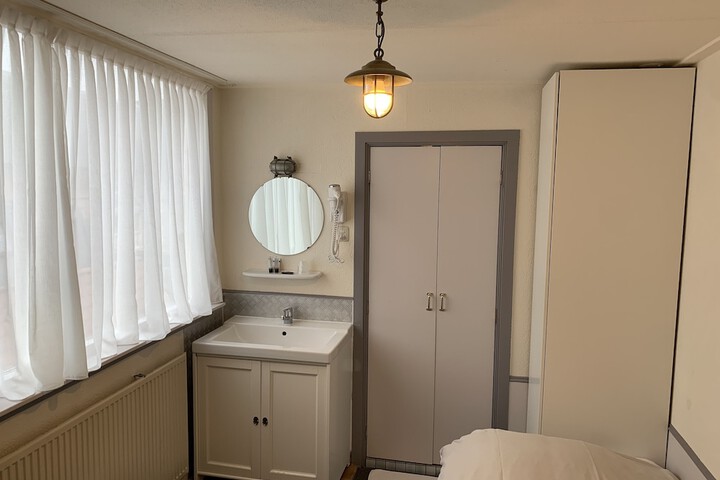 Room 11 of 47