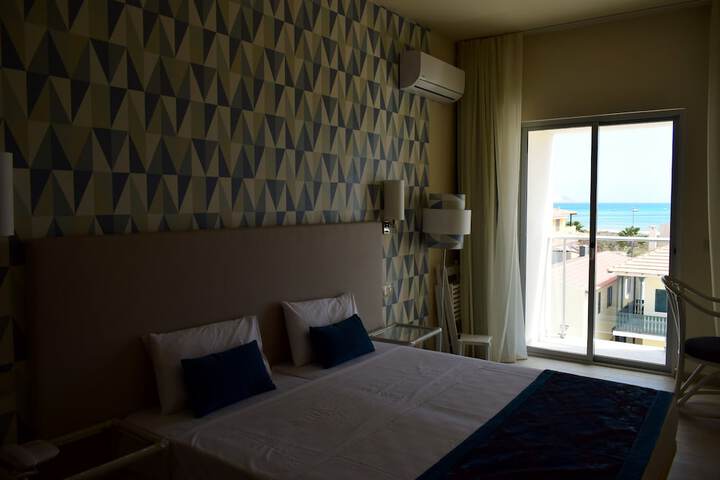 Room 10 of 47