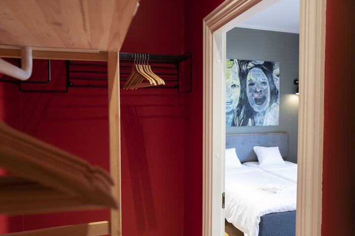 Room 27 of 93