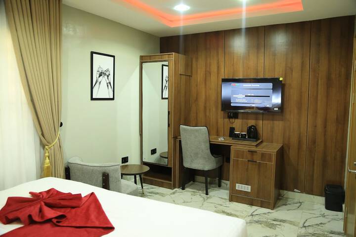 Room 9 of 26