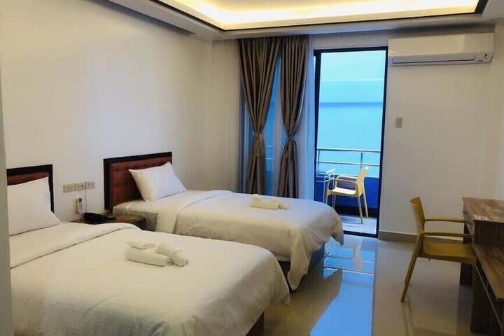 Room 5 of 20
