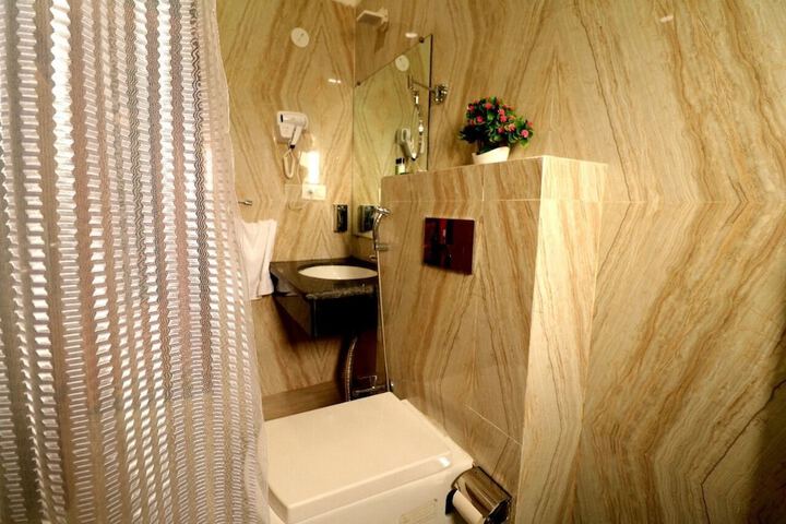 Room 12 of 23