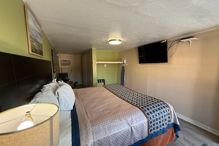 Room 7 of 13