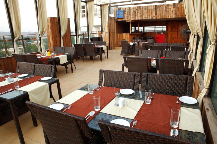 Dining 36 of 61
