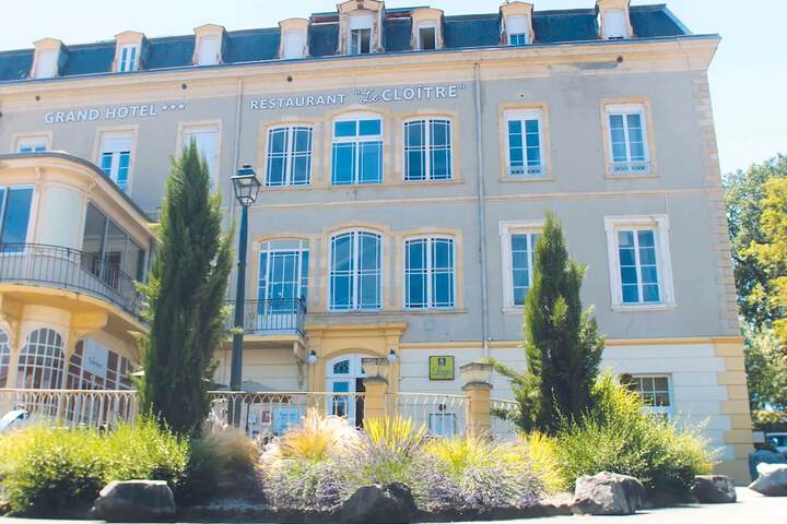 Grand Hôtel de Bourbon-Lancy - Logis - Restaurant et Spa in Bourbon-Lancy