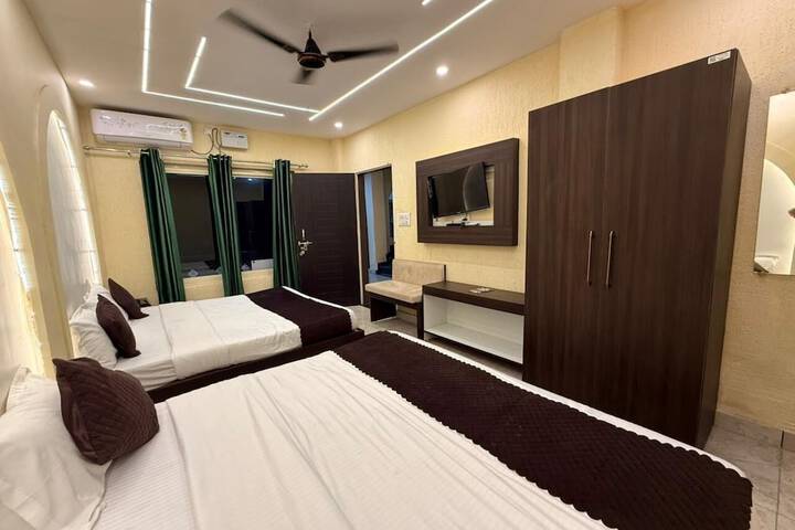 Room 6 of 19