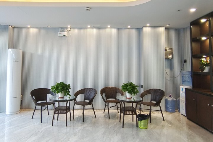 Baofeng Hotel