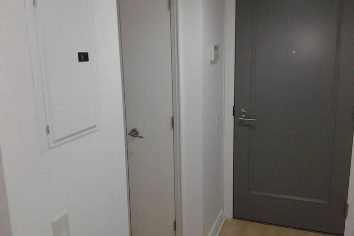 Room 8 of 10