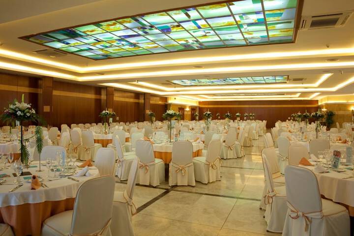 Ballroom/Hall 16 of 27