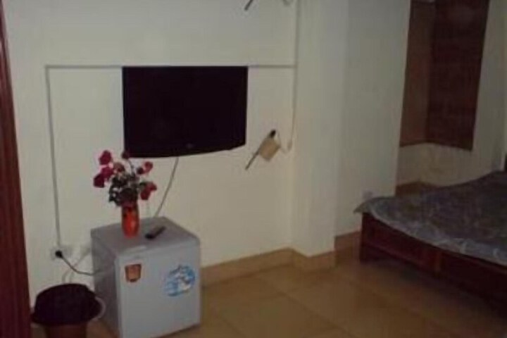 Room 6 of 19