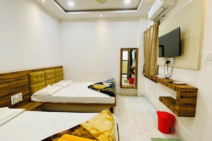 Room 7 of 30