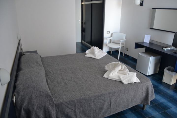 Room 7 of 50