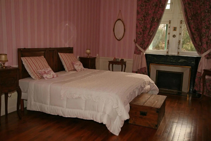 Room 2 of 9