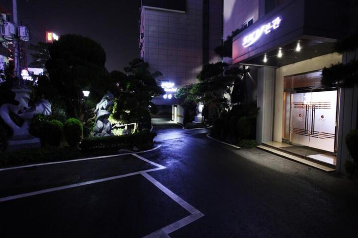 Hotel 1 of 5