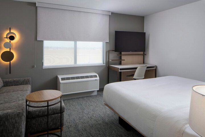 Room 10 of 27