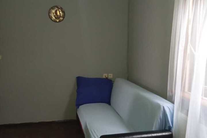 Room 6 of 12