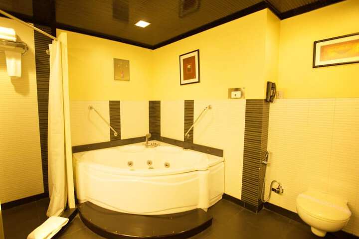 Room 27 of 63