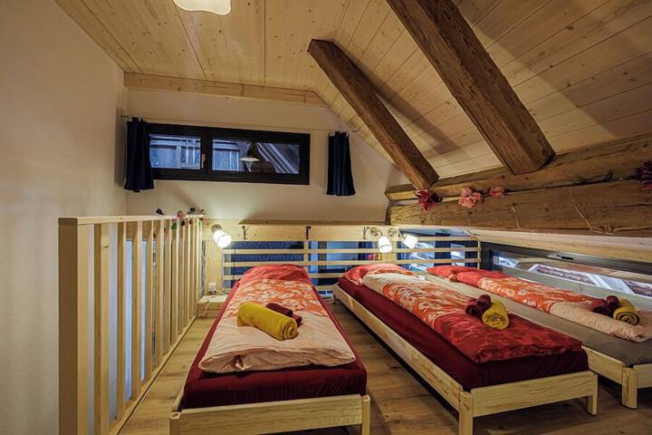 Room 4 of 35