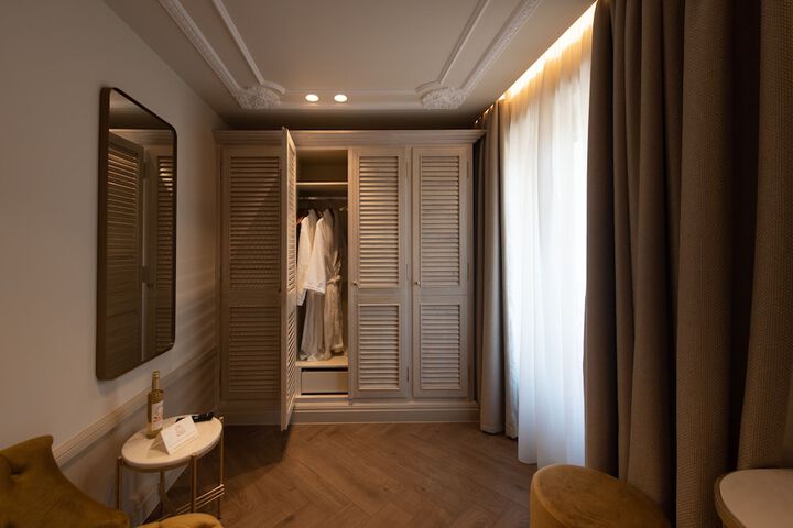Room 11 of 41