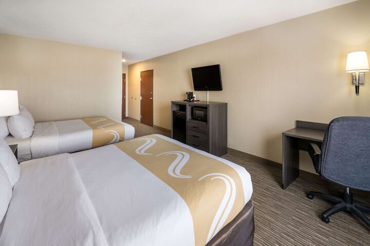2 Queen Beds (3 of 7)