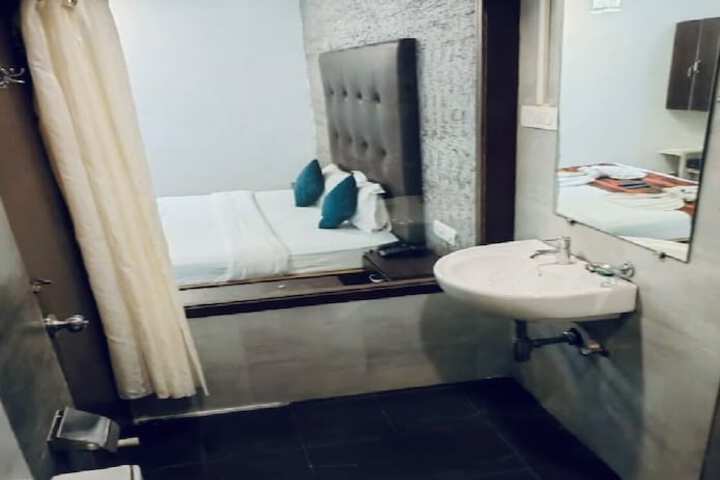 Room 28 of 43