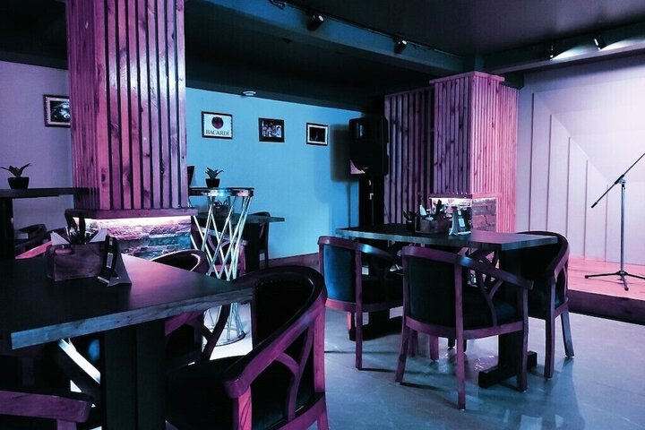 Lounge 31 of 46