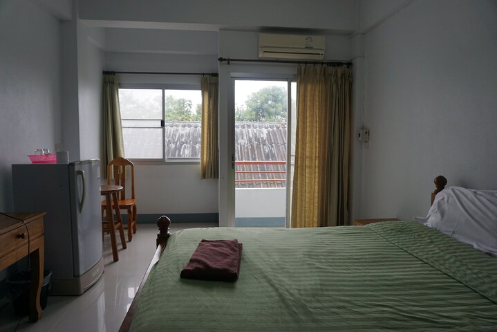 Room 6 of 37