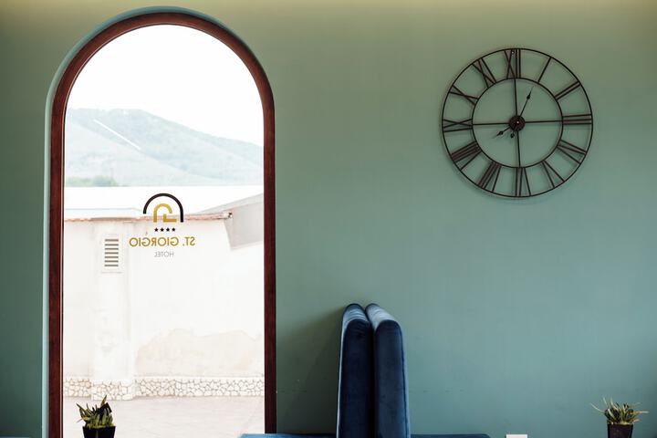 Entrance & Lobby