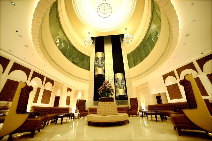 Entrance & Lobby