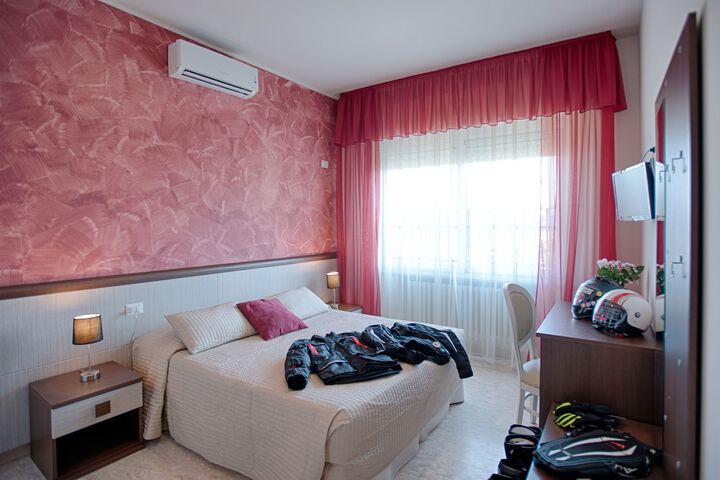 Room 7 of 33