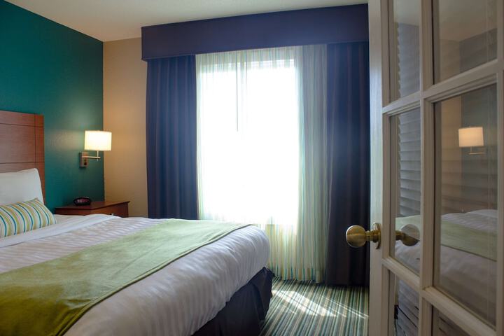 1 King Bed Microwave, Refrigerator High Speed Internet Accessible Full Breakfast (7 of 26)