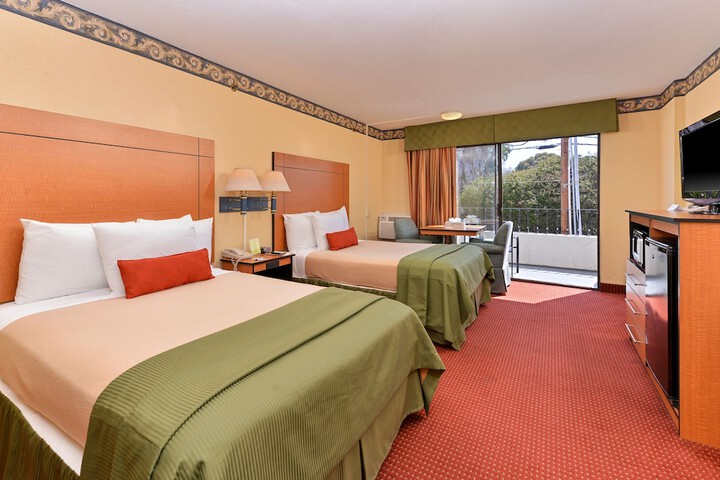 1 Queen Bed (3 of 13)