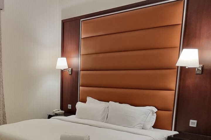 Room 7 of 19
